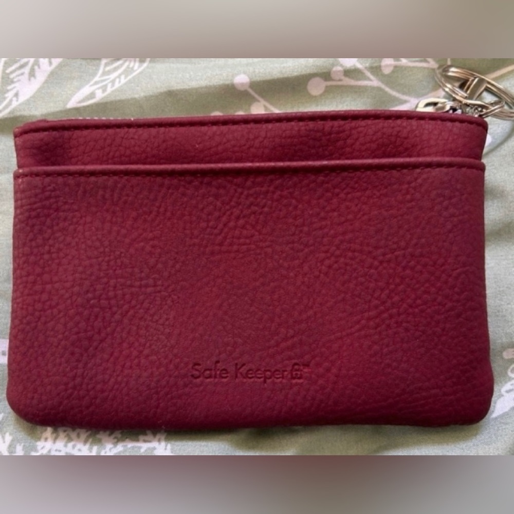 NWOT Mini Safe Keeper wallet